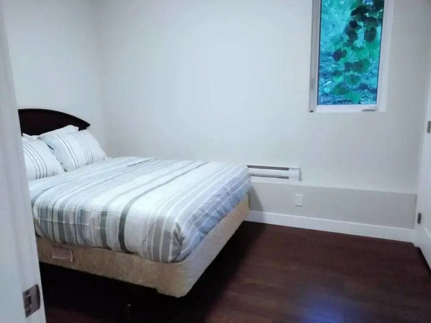 B - Sechelt Private Coastal Home