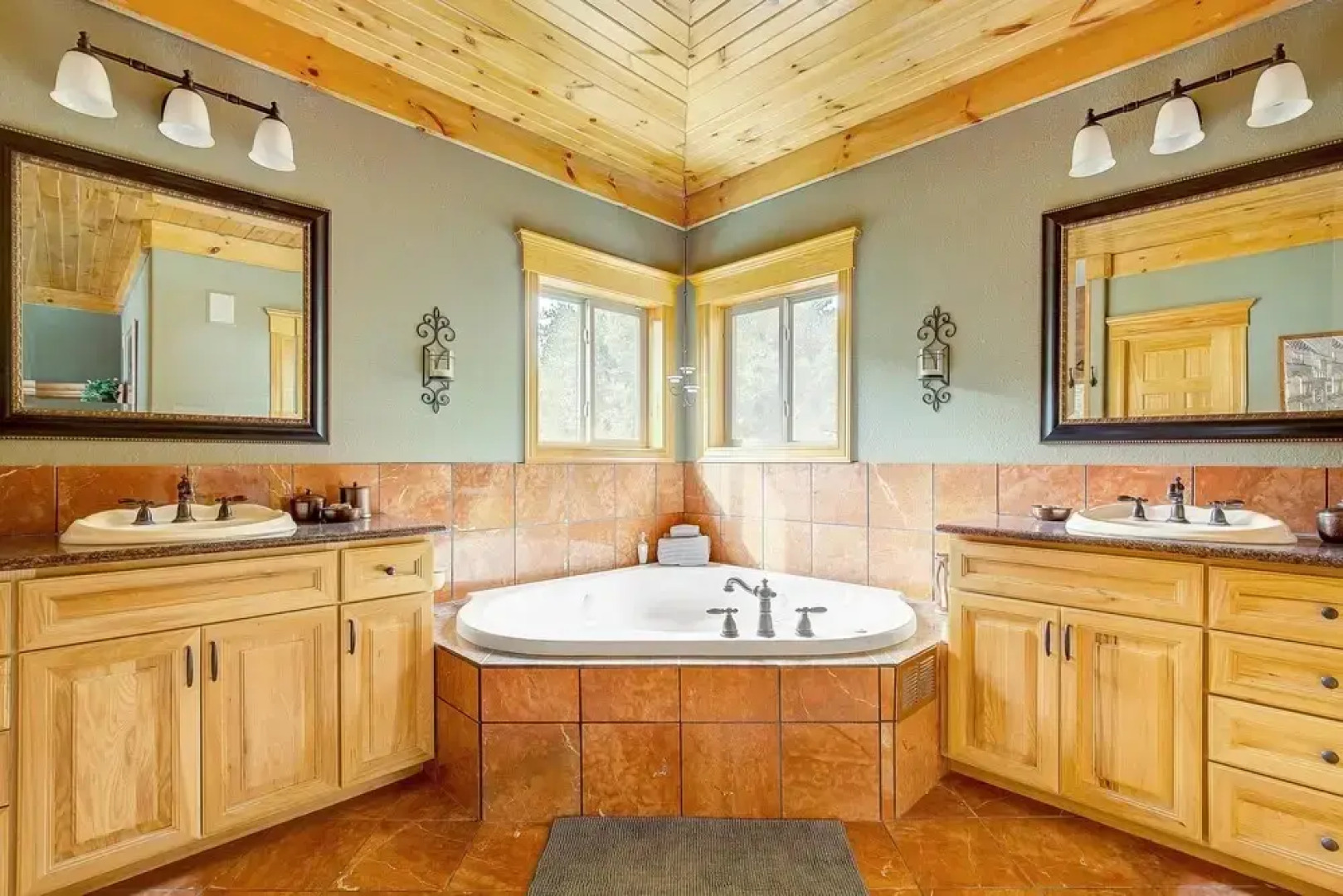 Secluded & Spacious Mountain Getaway