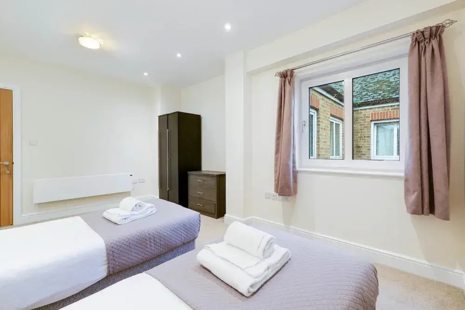 Luxury 3 Bedroom Apartment with Parking