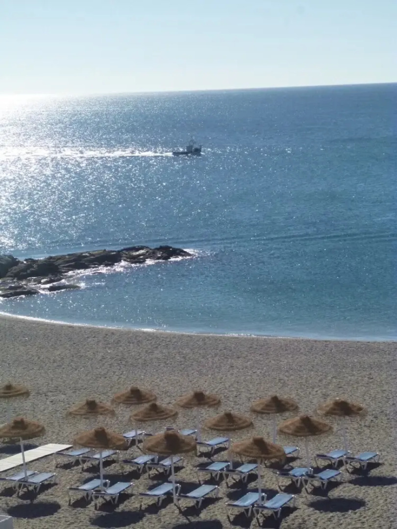 Beautiful Duquesa Harbour apt 2001