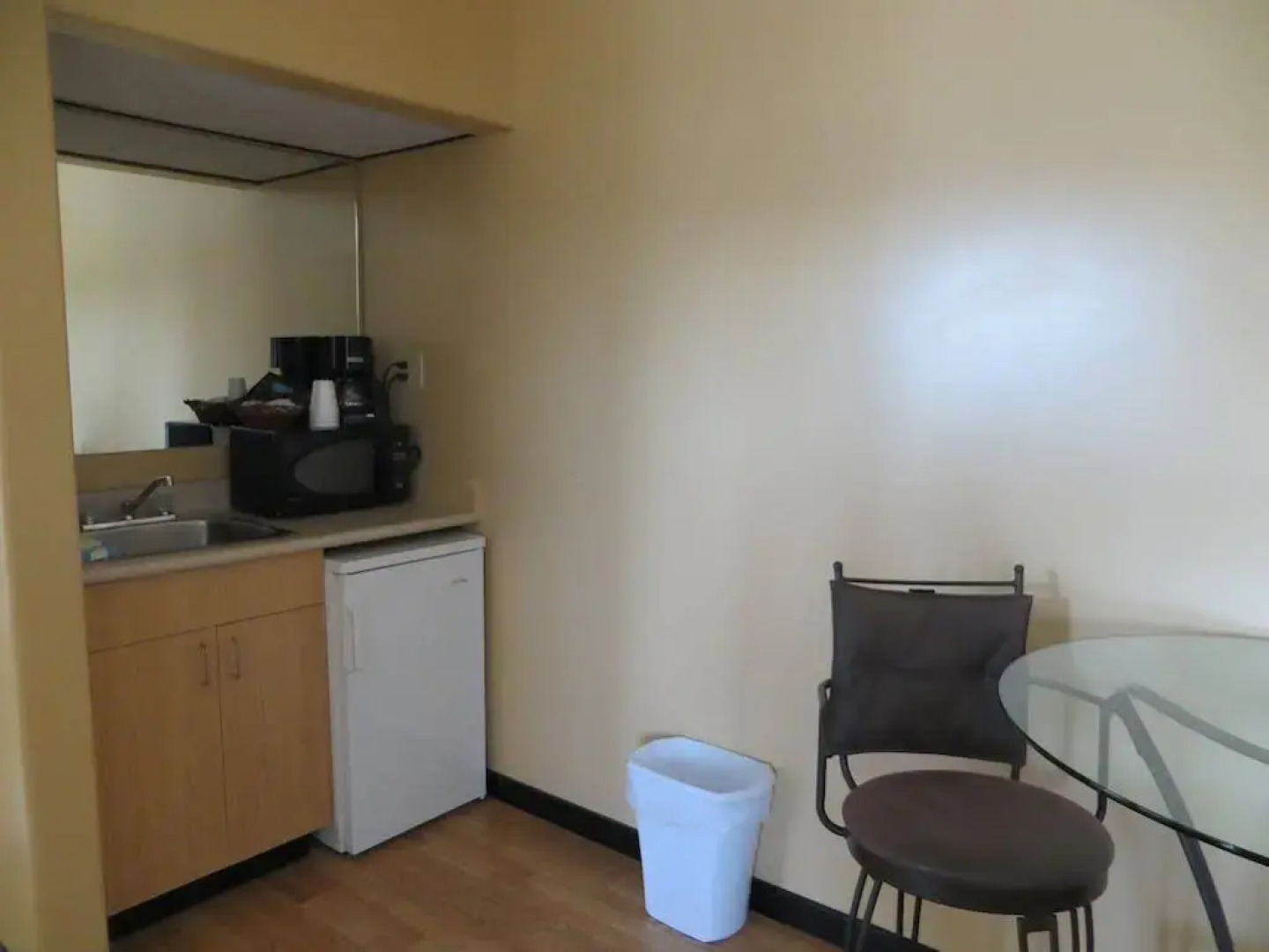 Athabasca Valley Inn & Suites