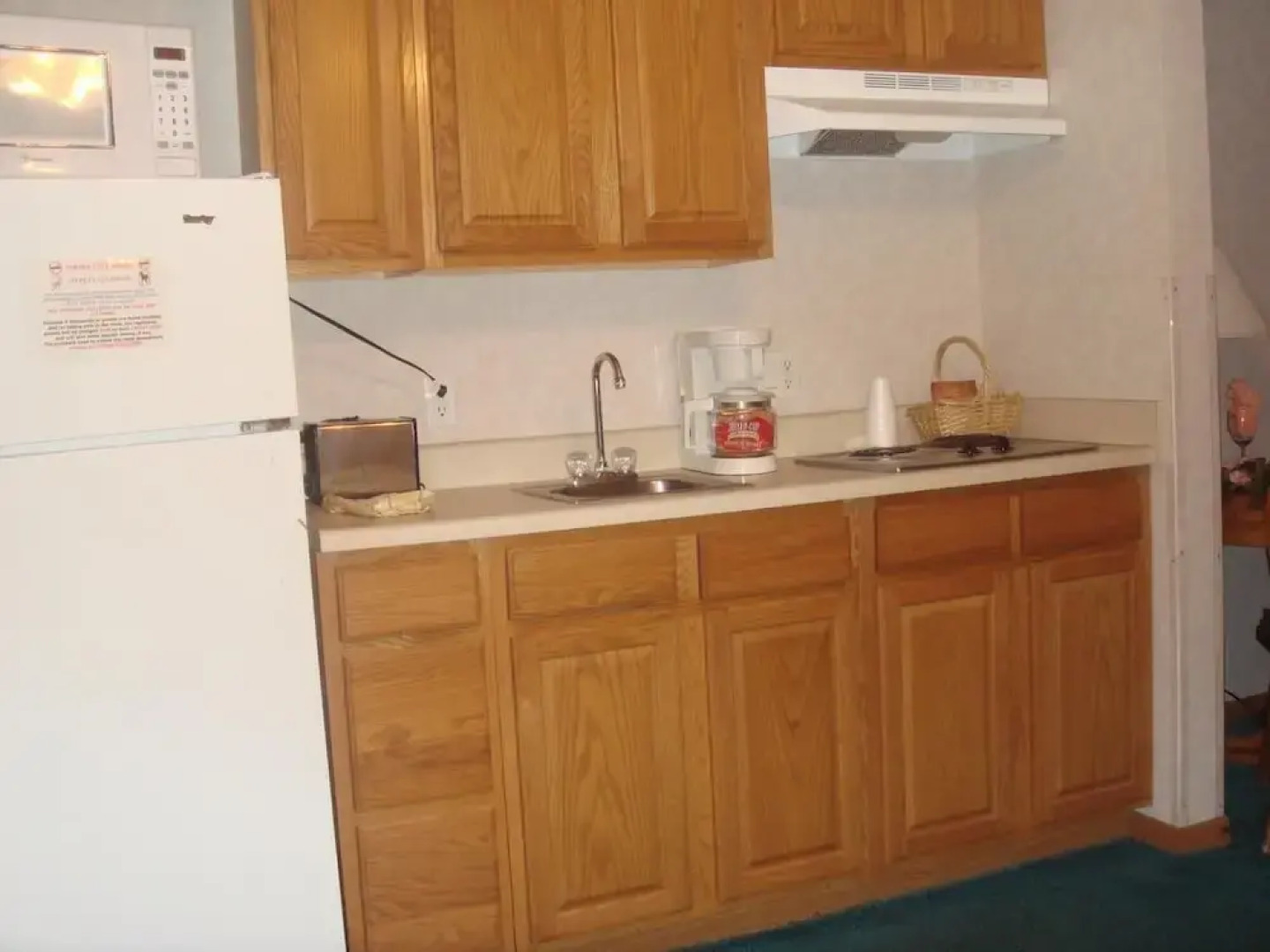 Townhouse Inn & Suites