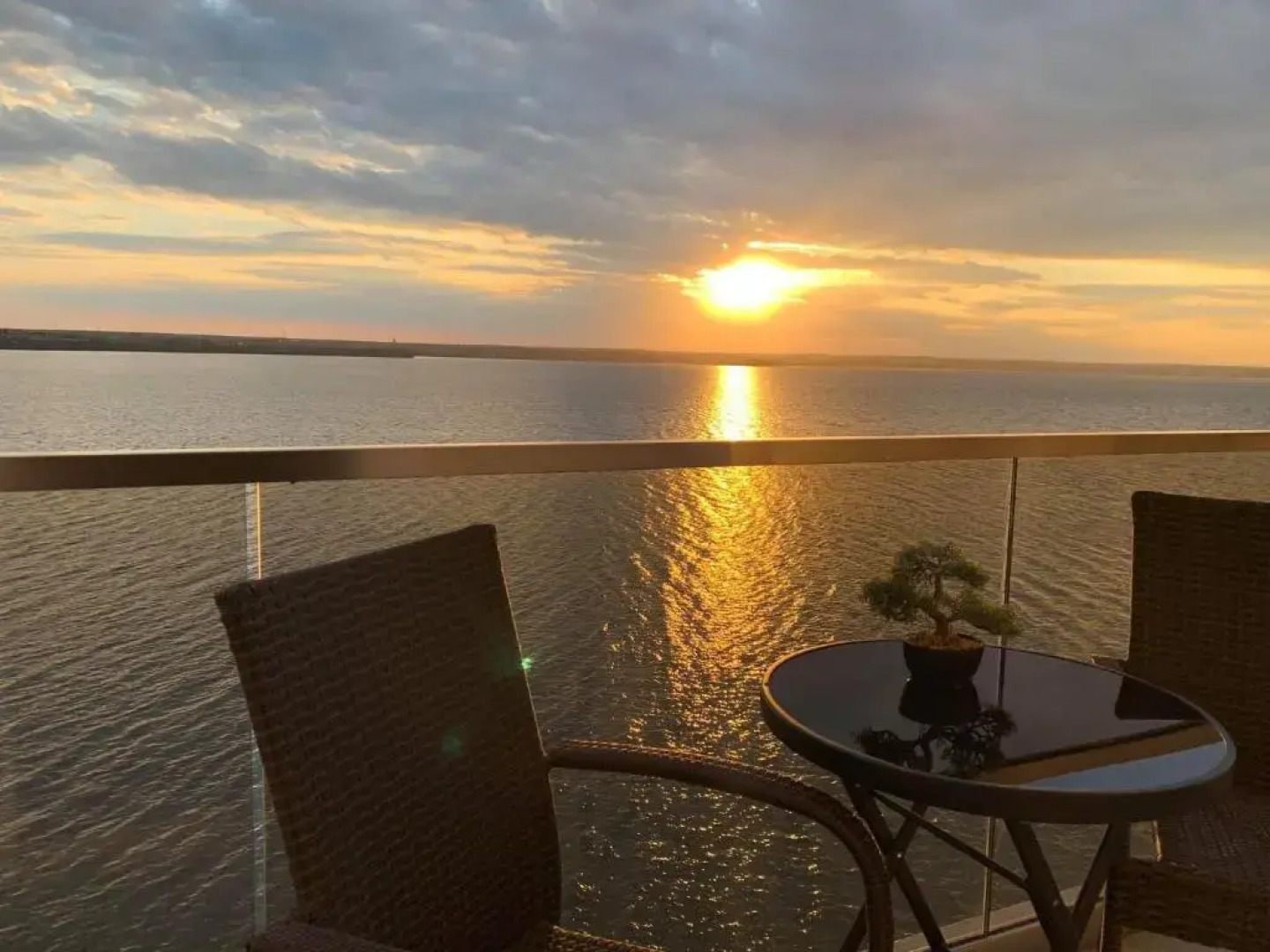 Apartment Sunset Lake View