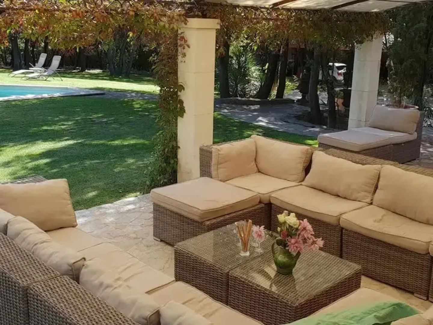 Villa in an Idyllic and Relaxing Setting Near Orange