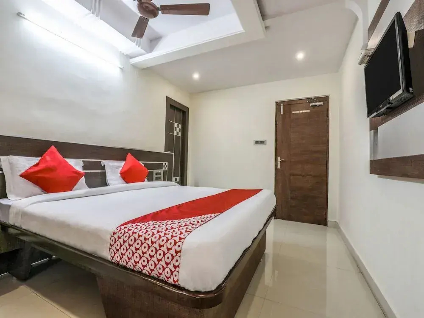 OYO 16930 Madhura Inn