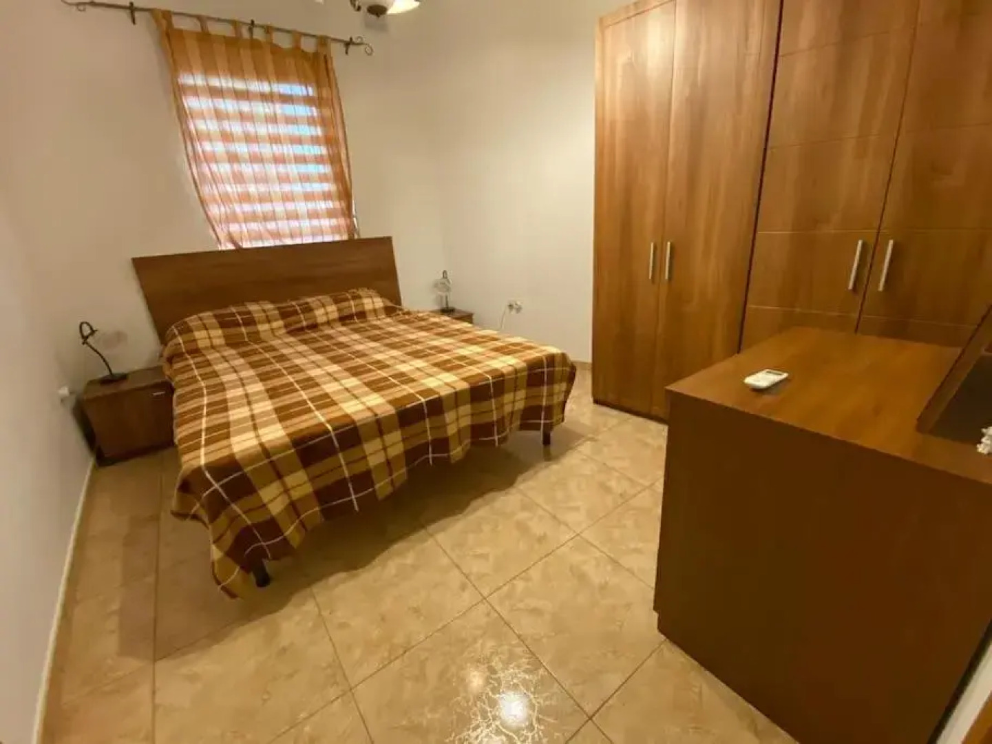 May Flower: Modern Flat close to Airport/Bus Stops