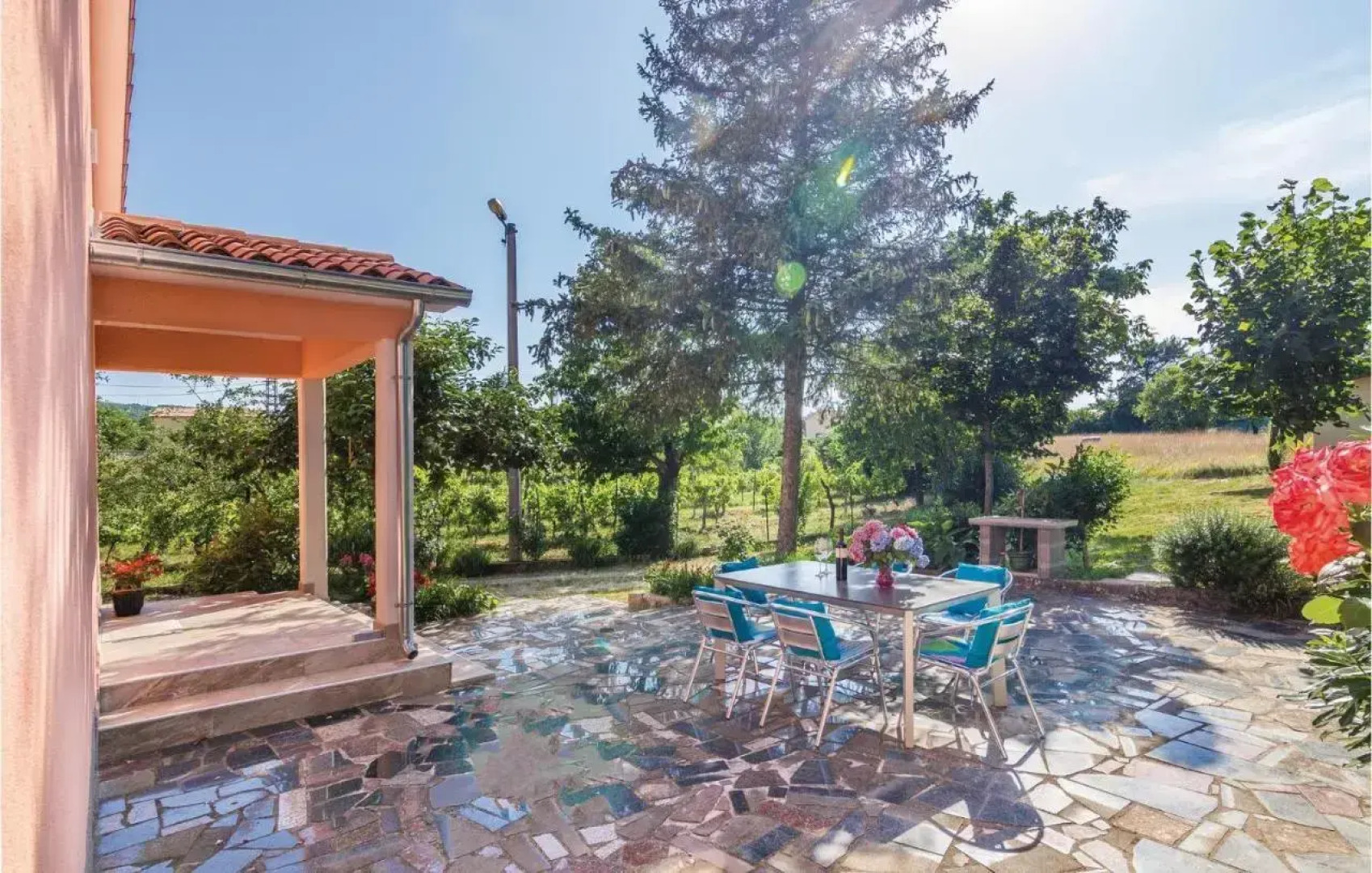 Three-Bedroom Holiday home Krsan with an Outdoor Swimming Pool 07