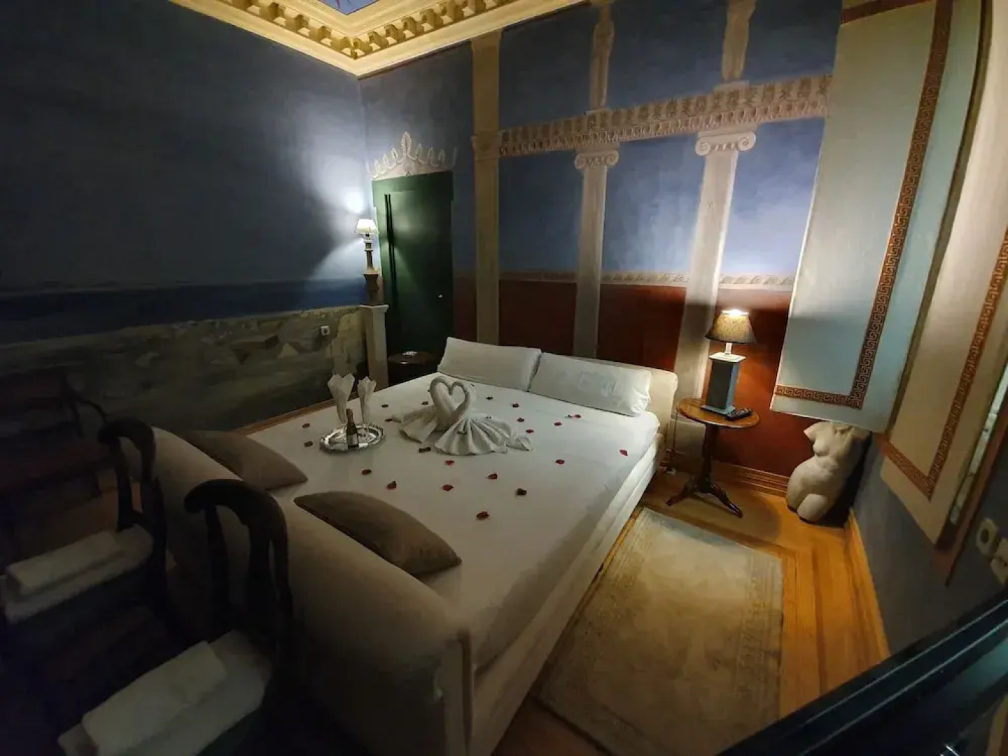 Escala Ópera - Adults Only