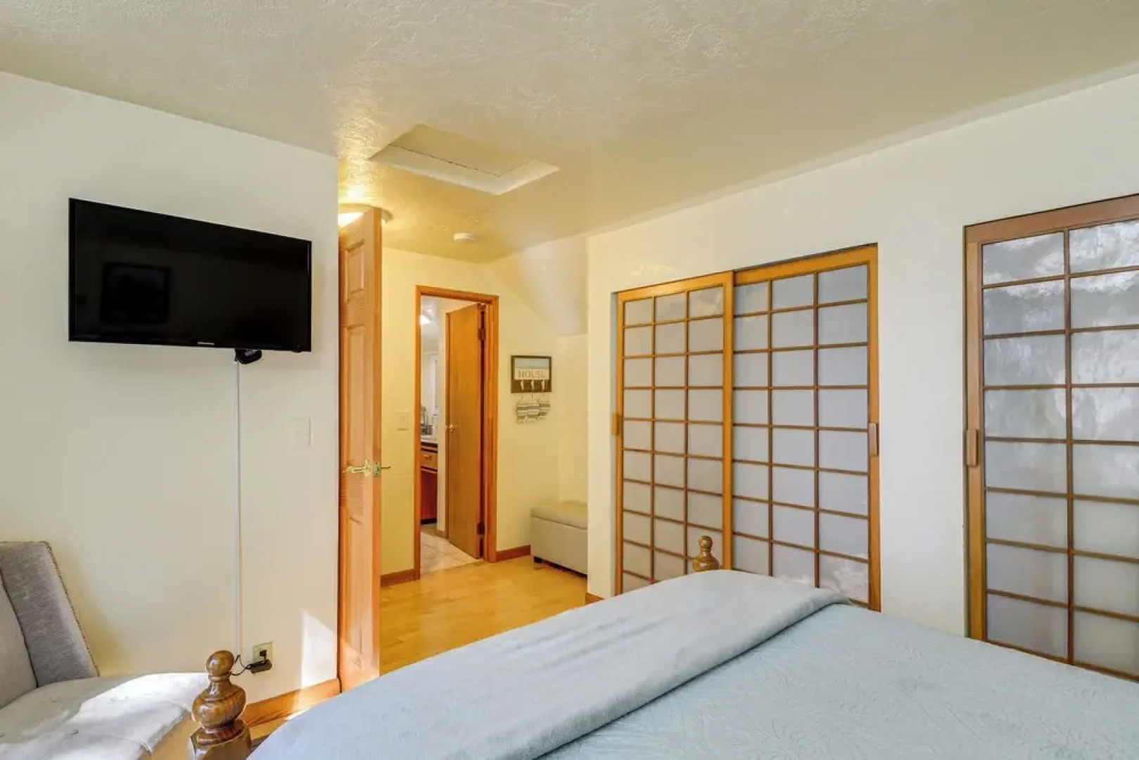 Shelton Gem w/ Kayaks: Private Beach Oyster Hunt