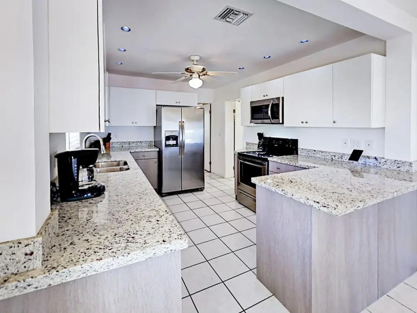 353 Barry Home 6 Bedrooms 4.5 Bathrooms Home