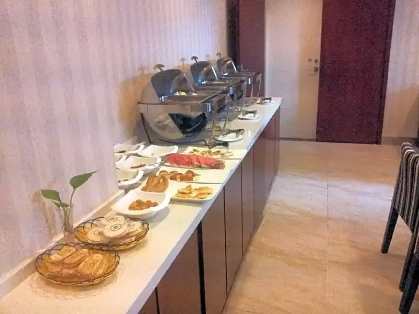 GreenTree Jiangdu Longcheng Express Hotel