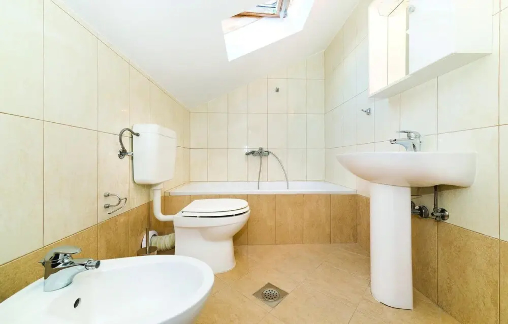 Amazing Home in Trilj with Hot Tub, WiFi & 4 Bedrooms