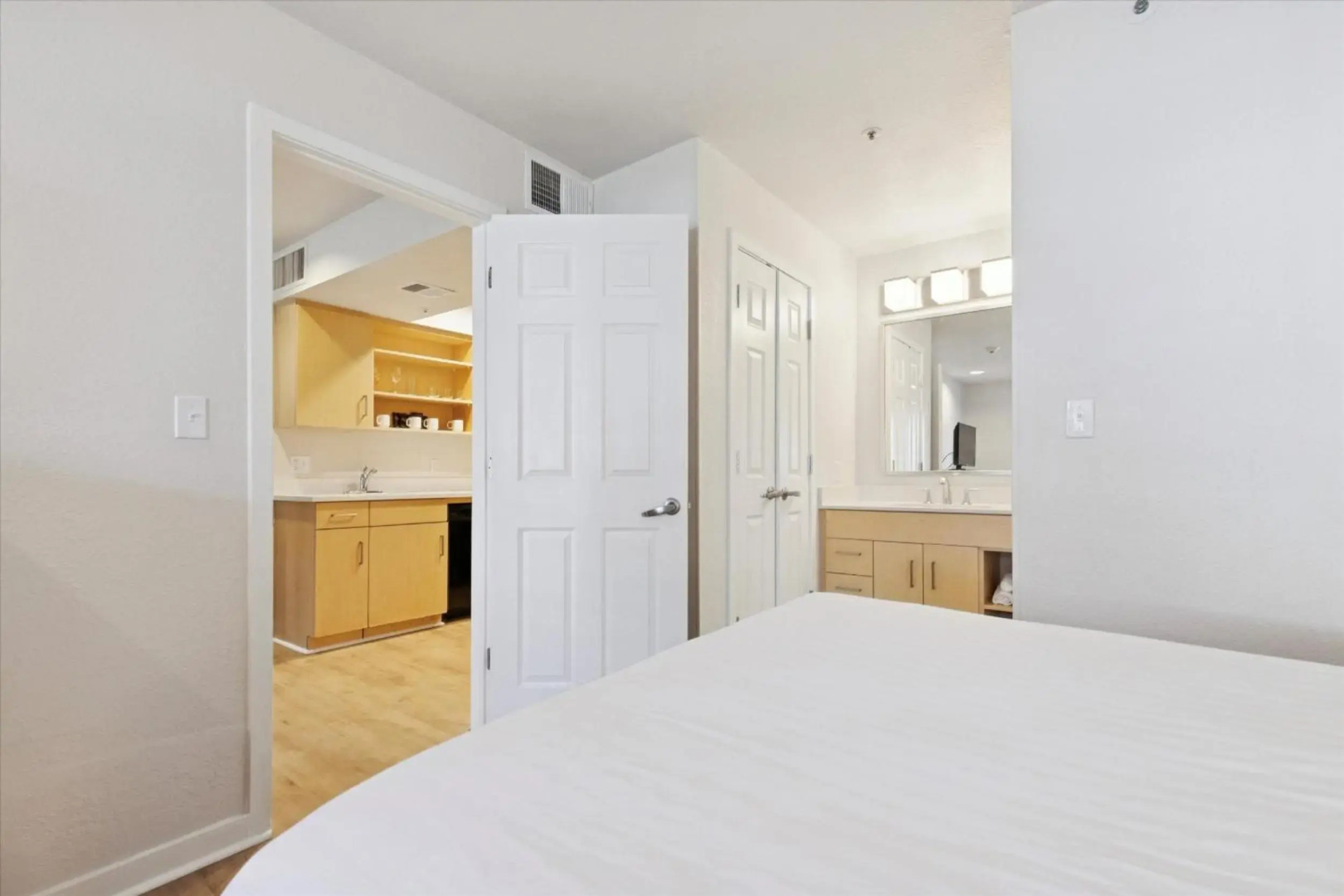 AVIA Residences on Lincoln- Extended Stay