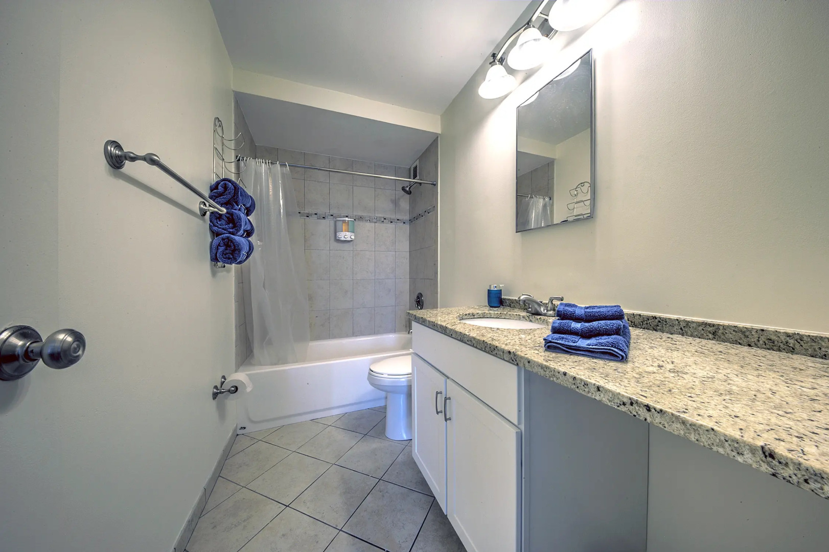 Outstanding 2 Bed Apt in Heart of Back Bay!