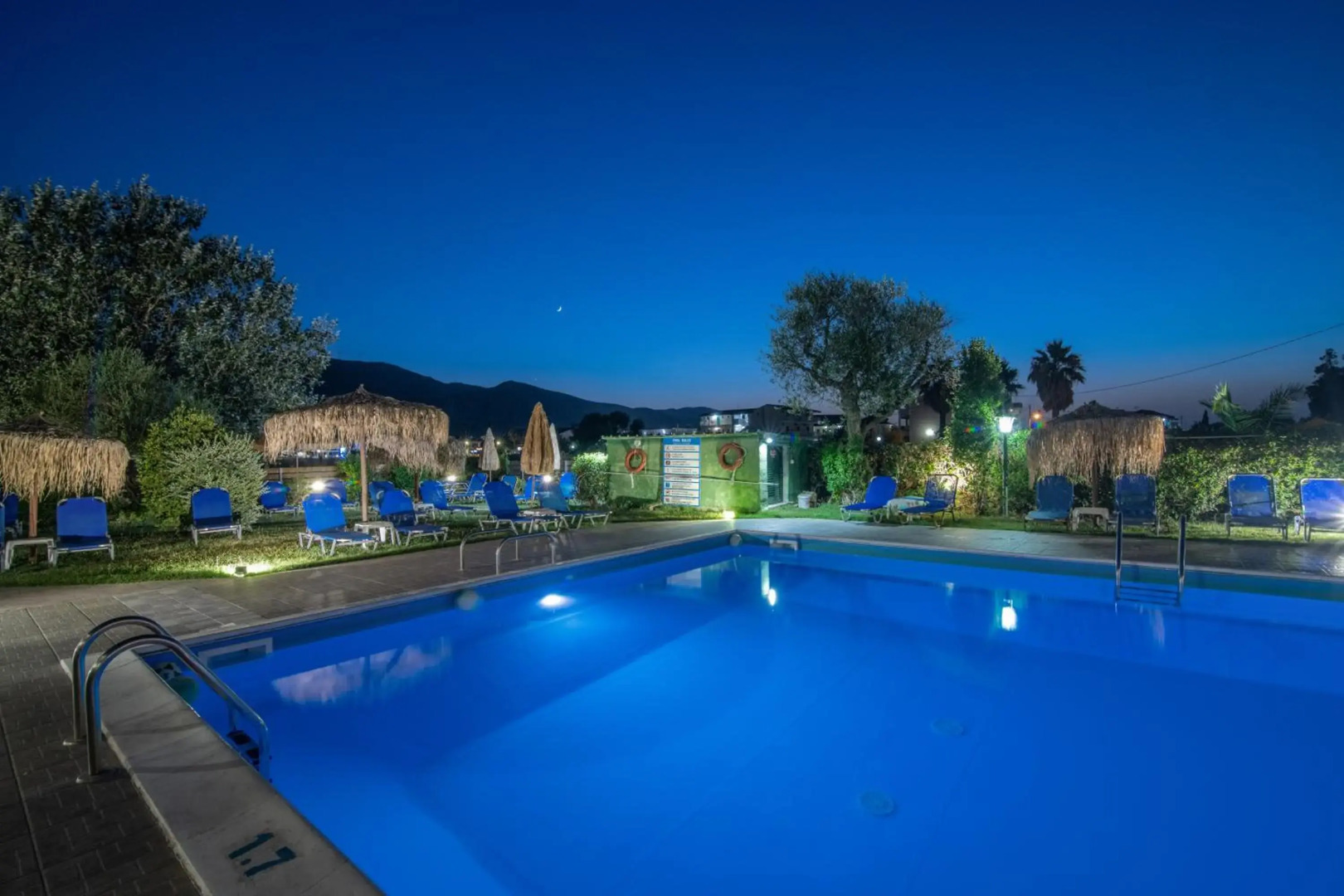 Grapevines Hotel