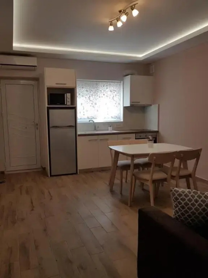 Marathon Studios & Apartments