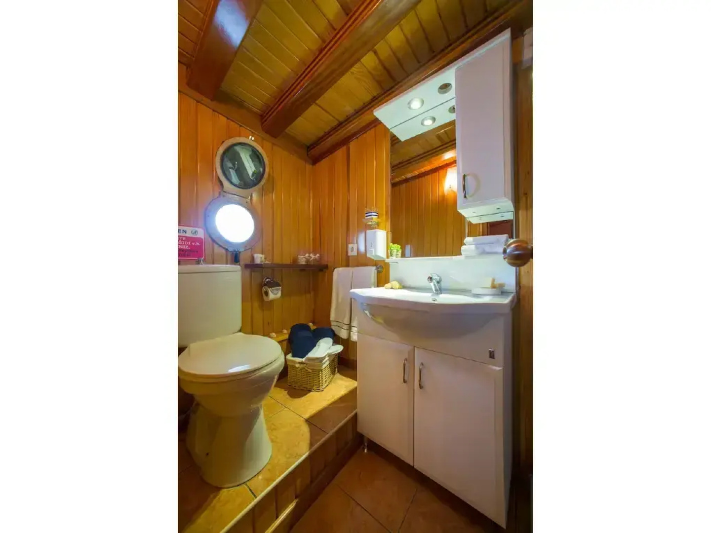 Dm Yachting - 7 Night Cruise Sun-Sun