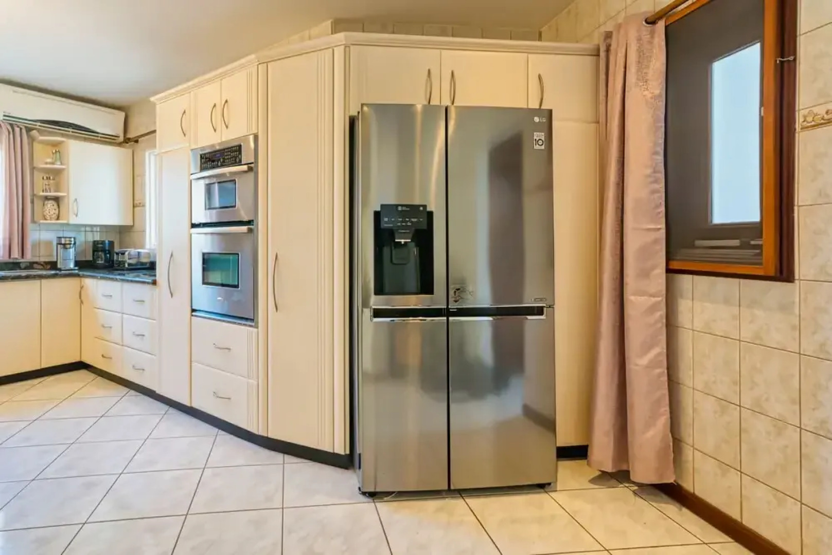 Private Beach Ocean Front Boat Dock Tiki Bar