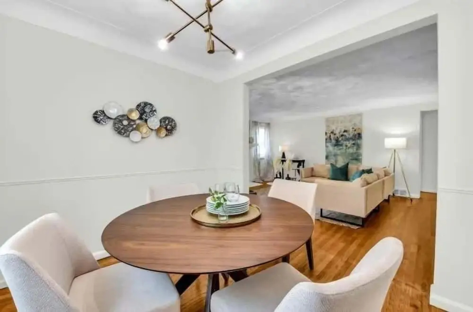 Grosse Pointe/detroit 3br Sleeps 8 Yard 3 Bedroom Home