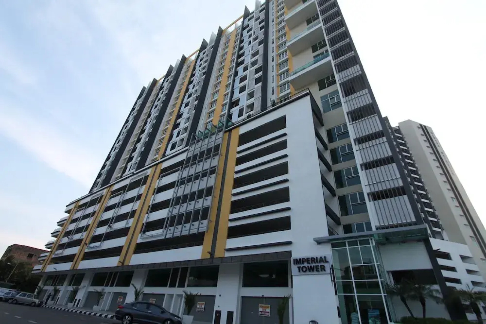 Ian's Majestic Condo