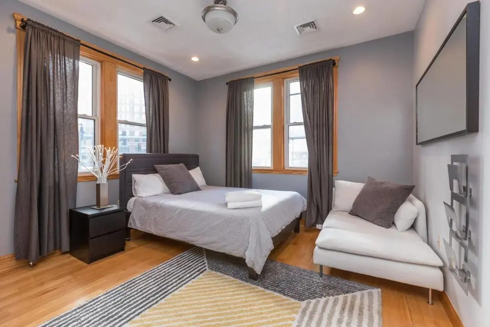 Huge 2 BR Apt in Heart of North End by Domio