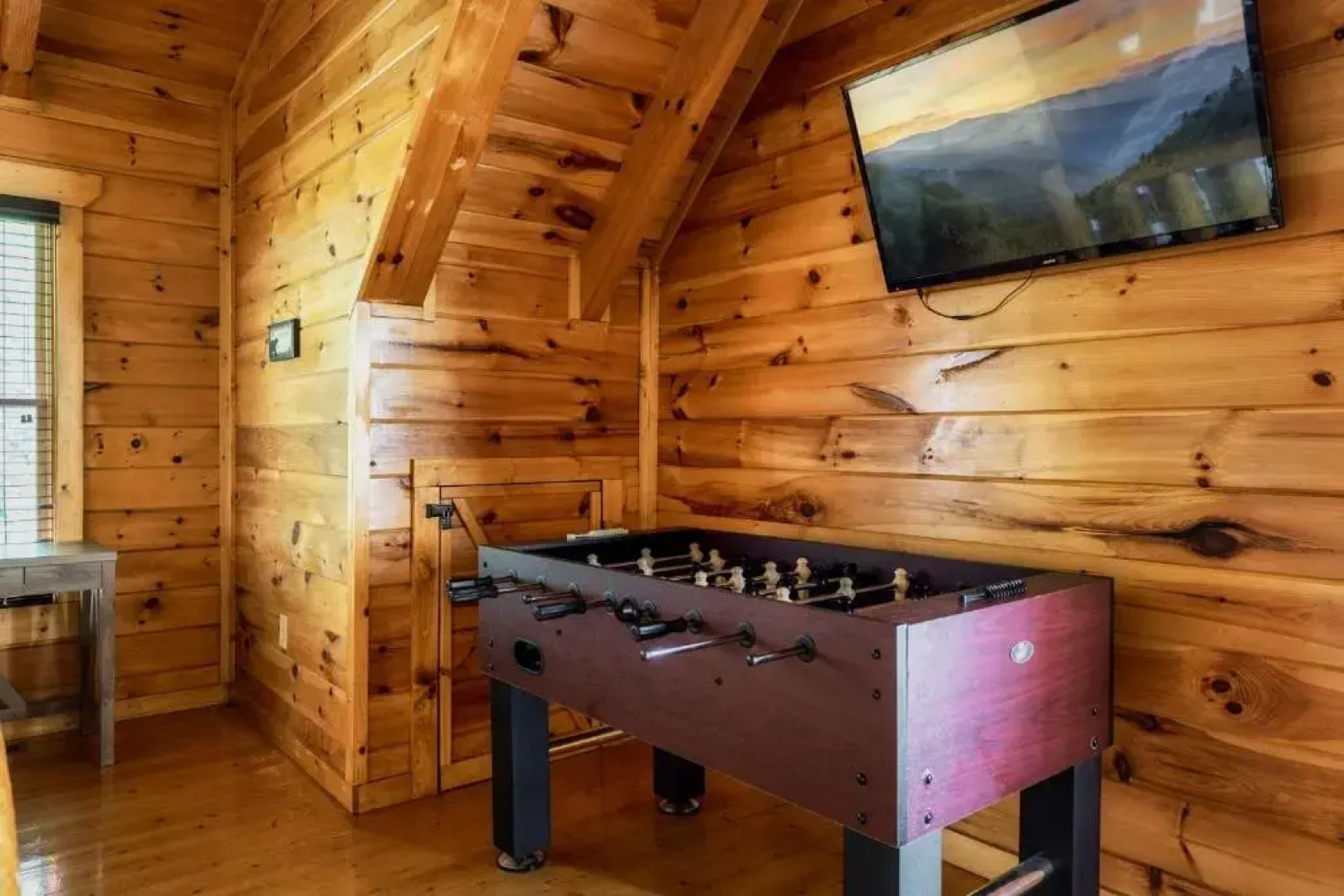 Bear Time Cabin - Scenic Mountain View, Firepit, Hot Tub, Theater, 4BR 3BA Sleeps 14