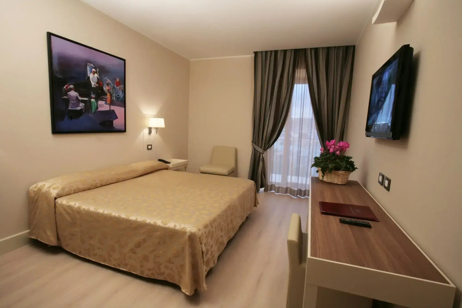 Отель Mirasole International