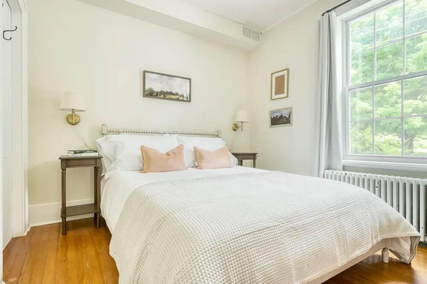 Daffodil by Avantstay Countryside Retreat in Historic Home w/ Large Backyard