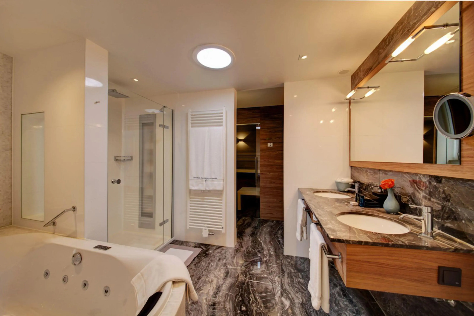 Golden Tulip Hotel Central