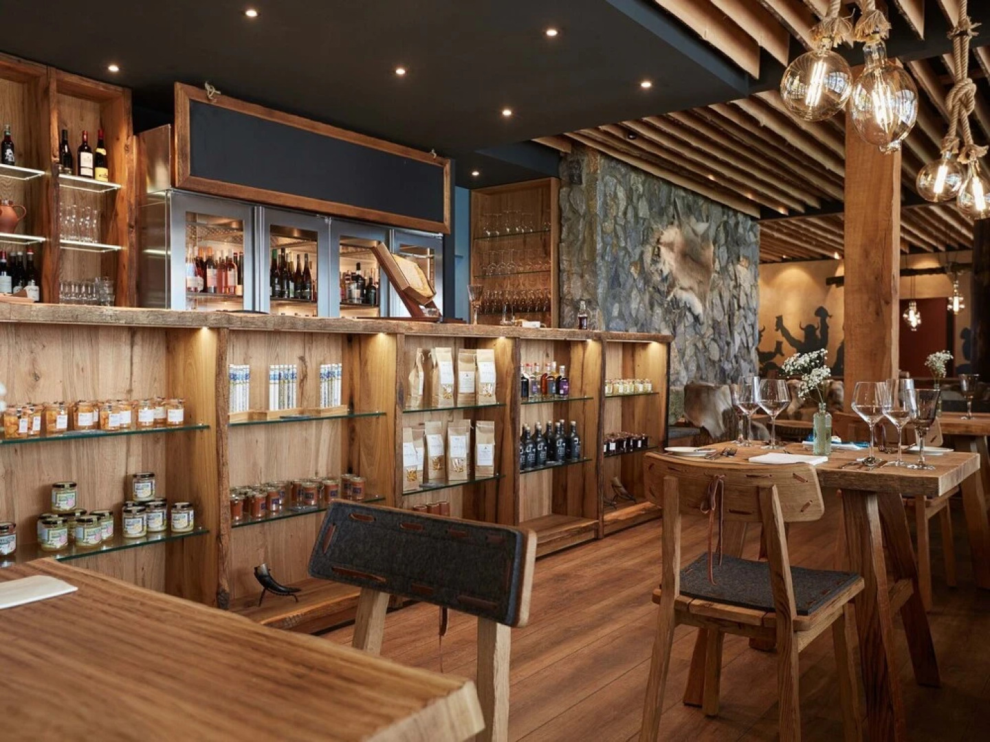 Detached holiday home, decorated with wood, on the Ostsee