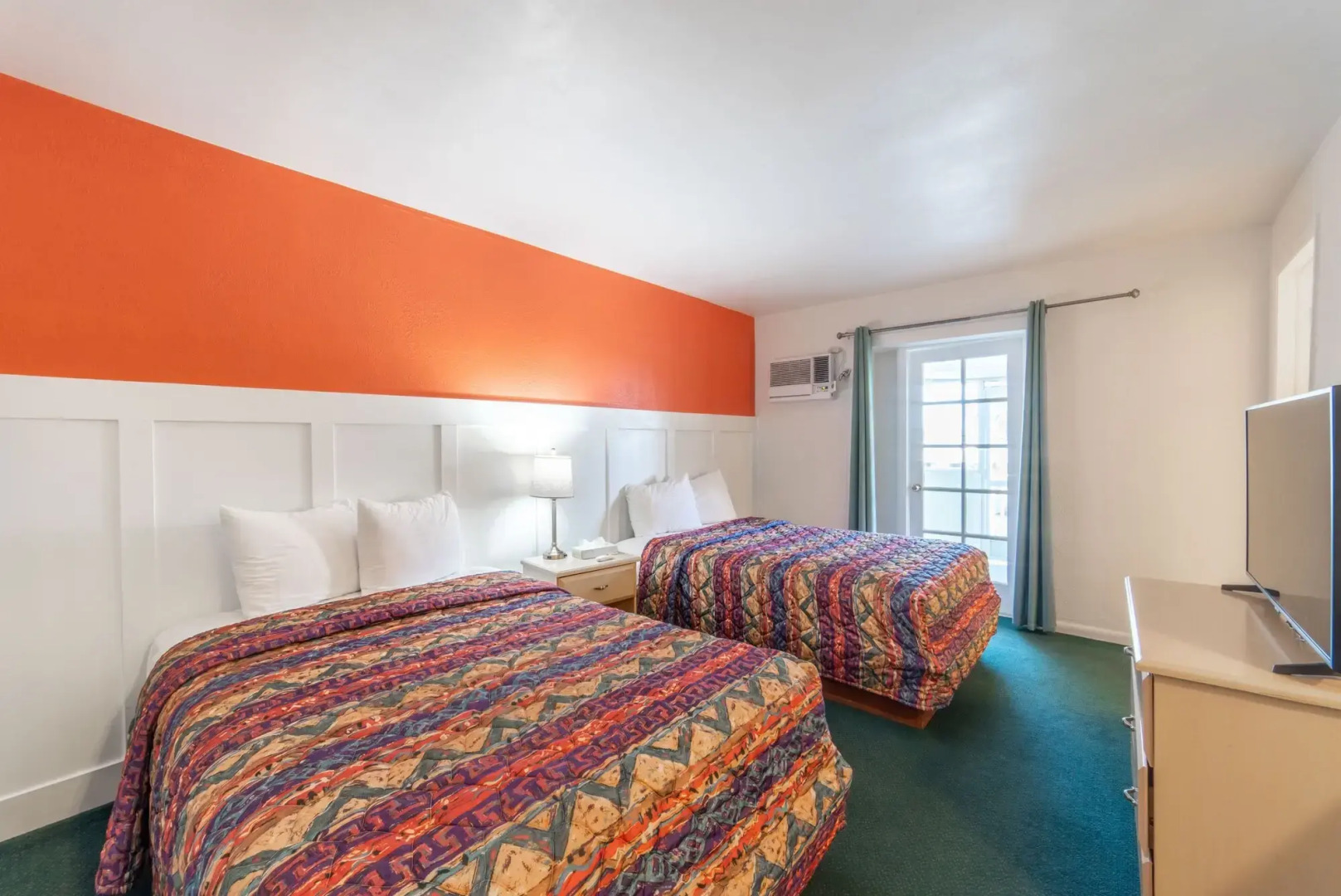 Captain's Table Hotel