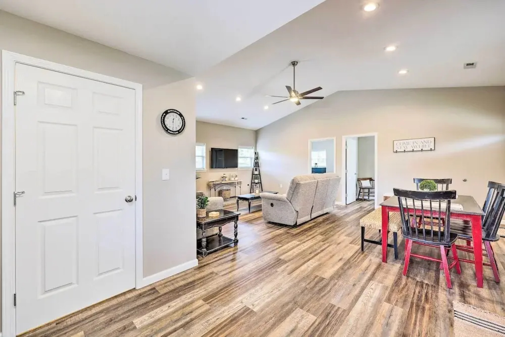 Eureka Springs Area Home w/ Porch, Grill!