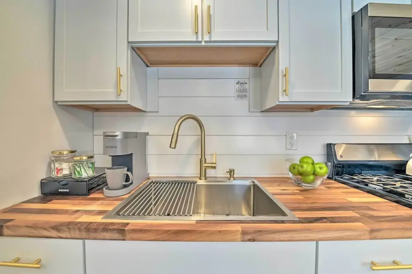 Modern Apartment: Near Hiking & Race Course