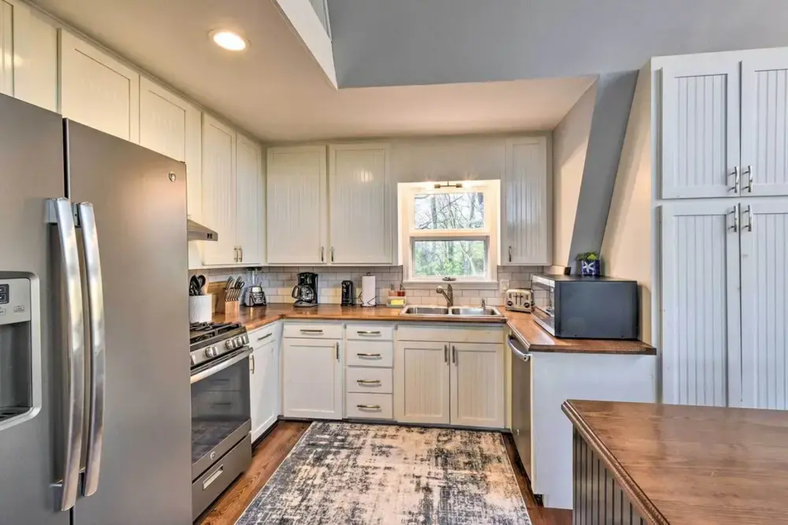 Spacious & Newly Remodeled A-frame w/ 2 Decks