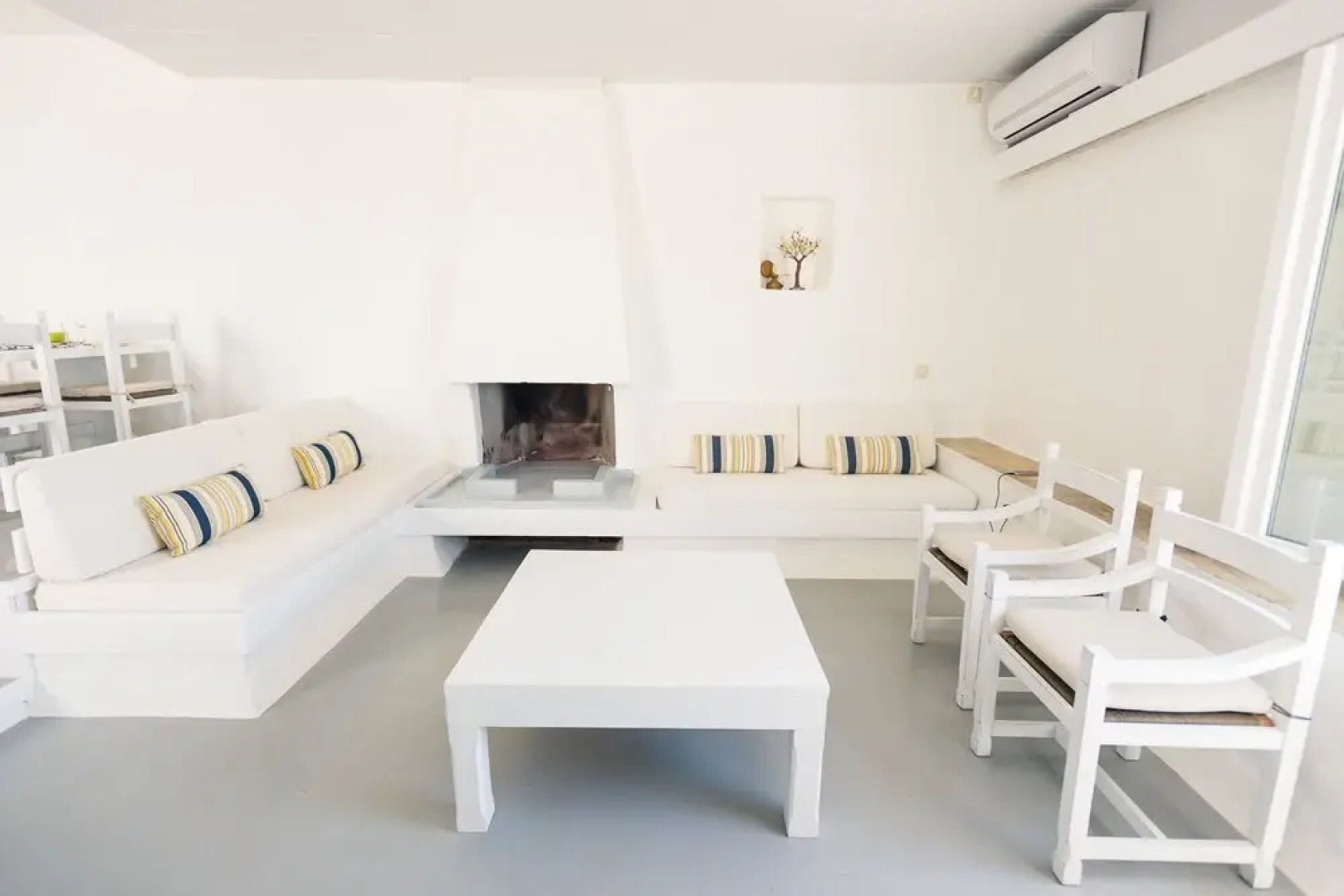 White Sun maisonette overlooking the sea