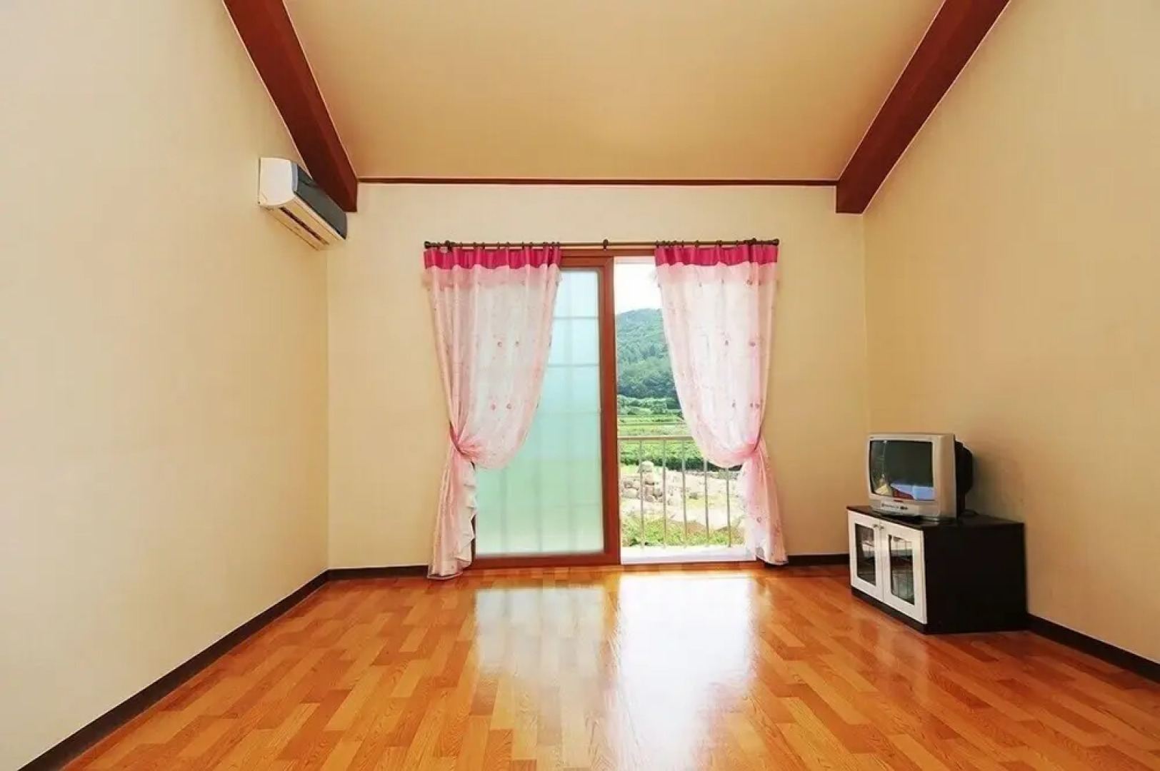 Songnisan Mountain White