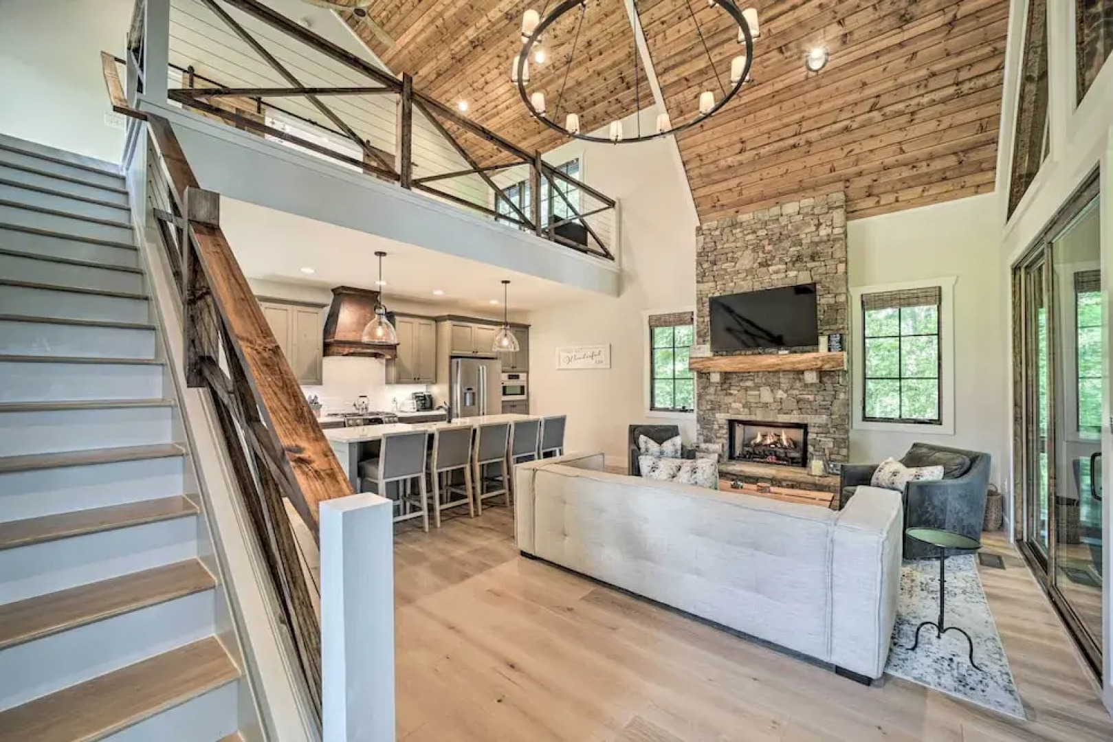 7 Mi to Ski Sapphire Valley: Resort-style Retreat