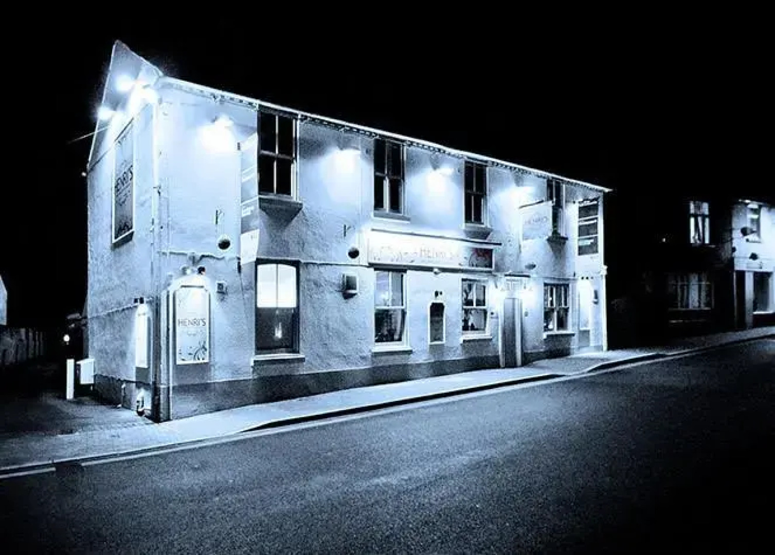 Henris Bar Brasserie and Rooms