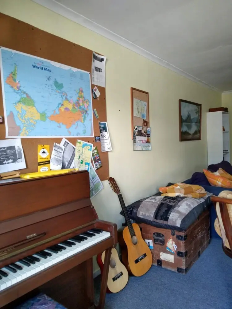 Purple Hen Bunk House - Hostel