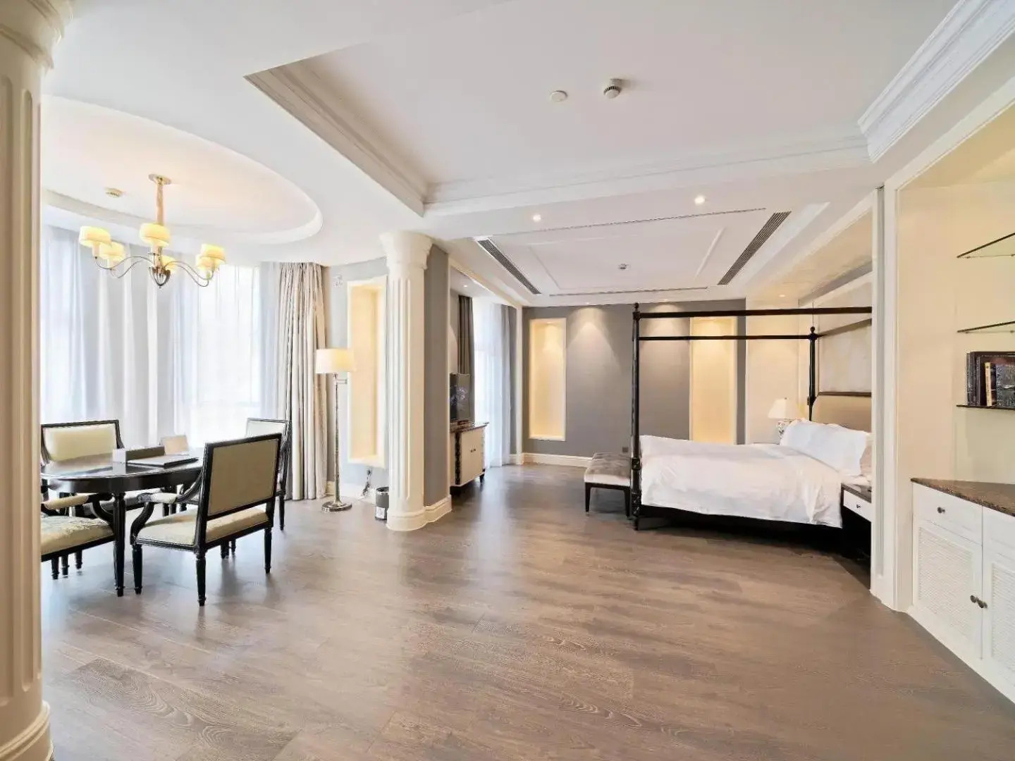 Yin Run Jin Jiang Castle Hotel