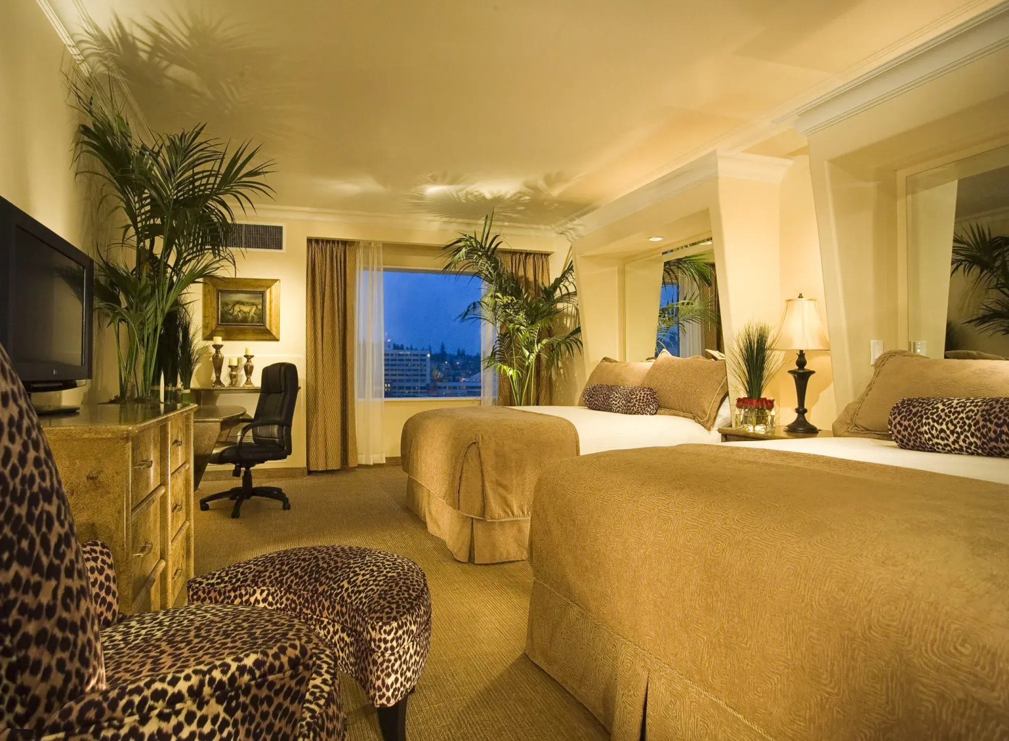 The Davenport Tower, Autograph Collection