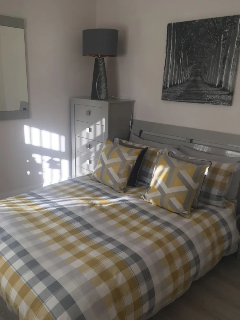 Rose Cottage Captivating 1-bed Cottage in Bangor