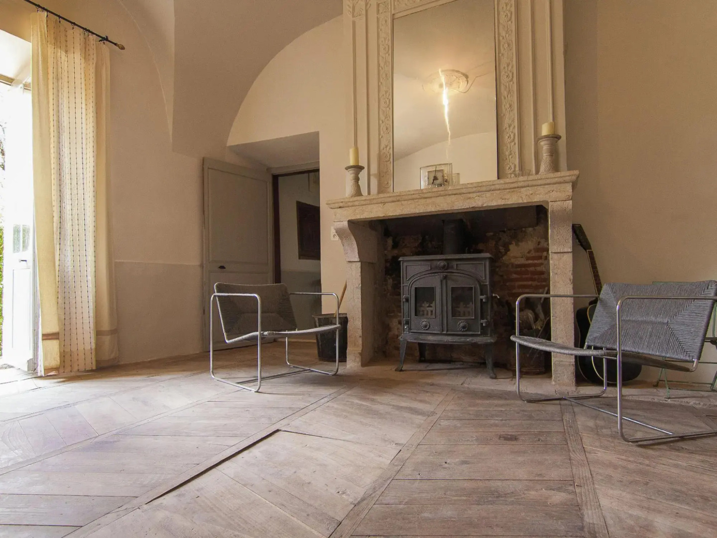 Historic Mansion by the River Lot in Cenevieres