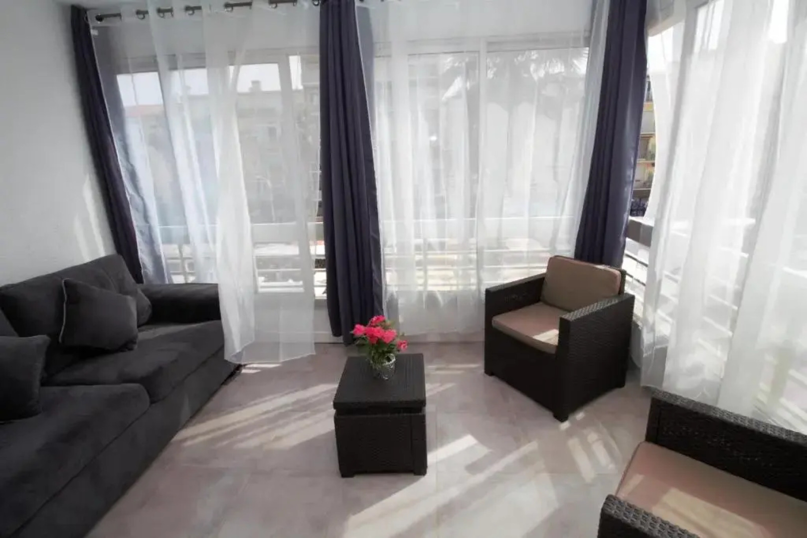 HACIENDA- Grand studio dans le centre avec vue mer