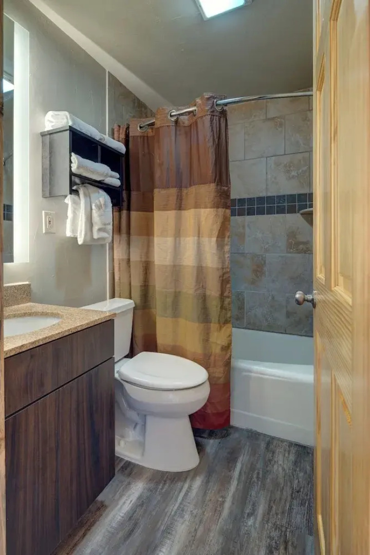 State Game Lodge & Resort