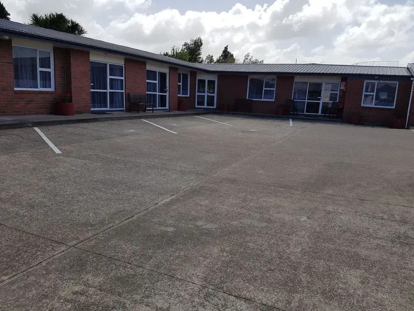 554 Moana Court Motel