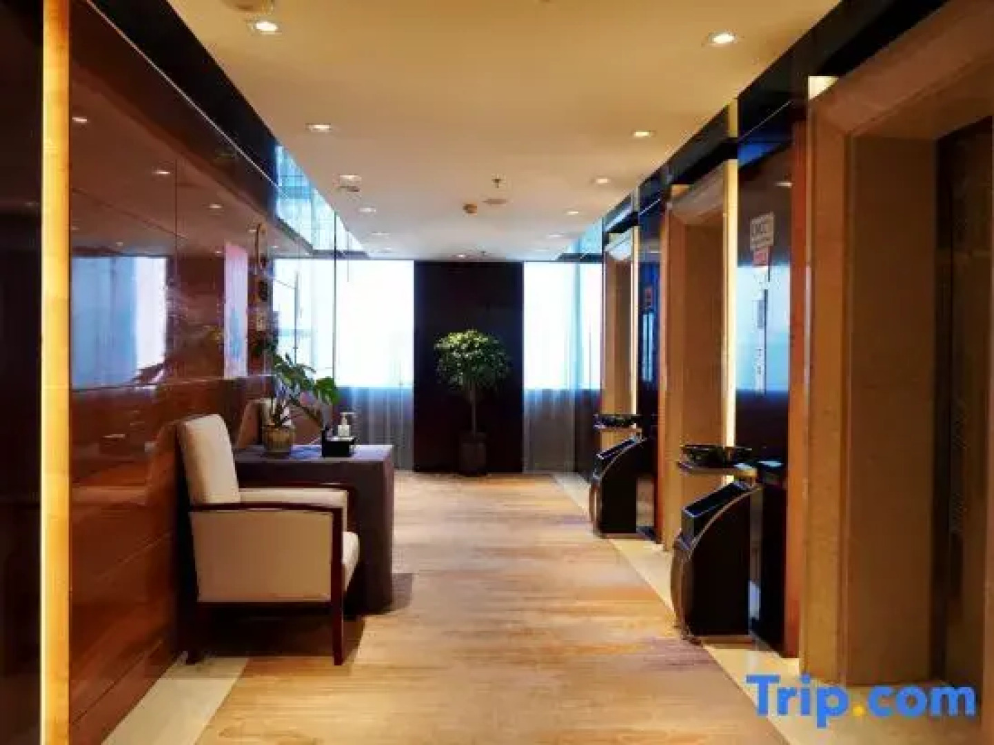 Zhaotong Purple Light Hotel