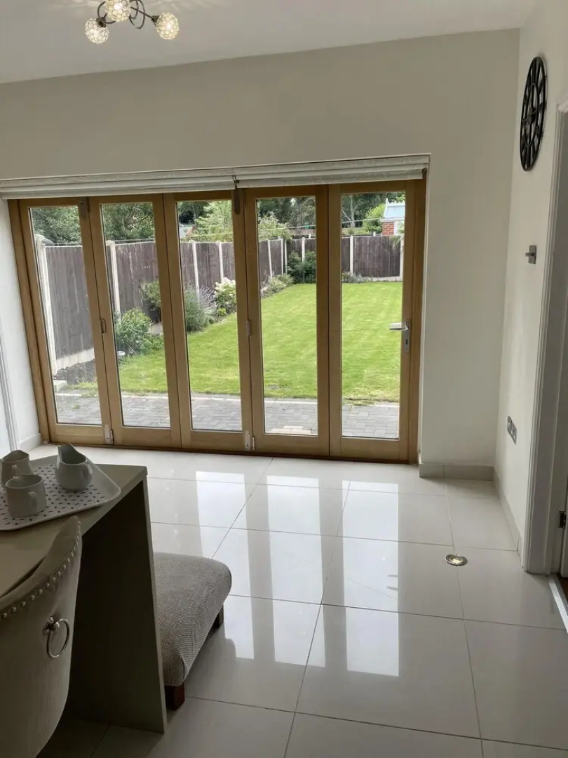 Beautiful 5-bed House in Walsall