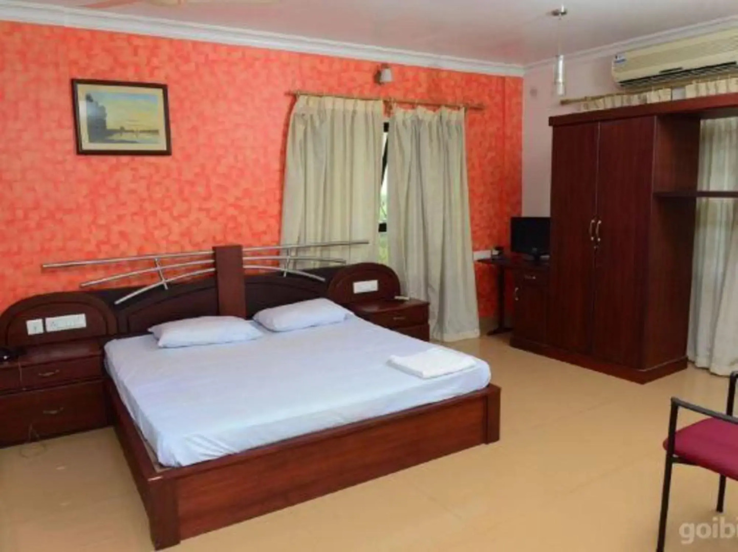 Mascot Paradise City Hotel