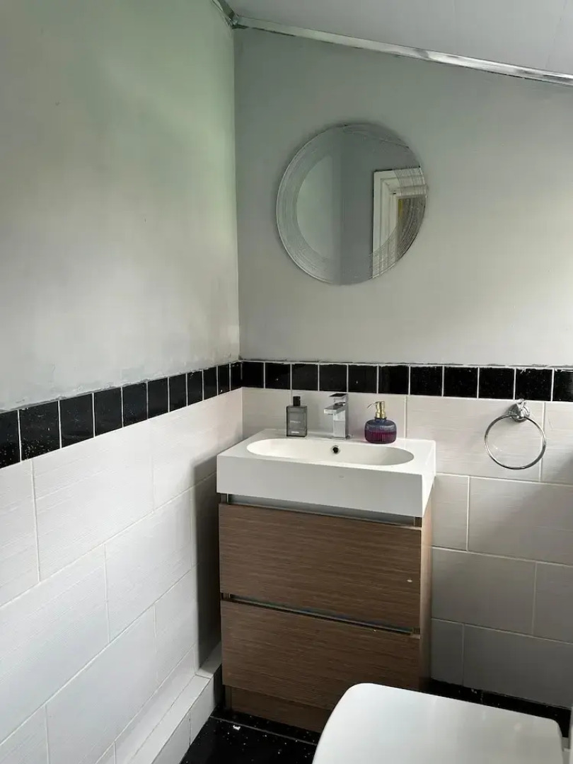 Cozy Manchester House - Stay With Host Onsite